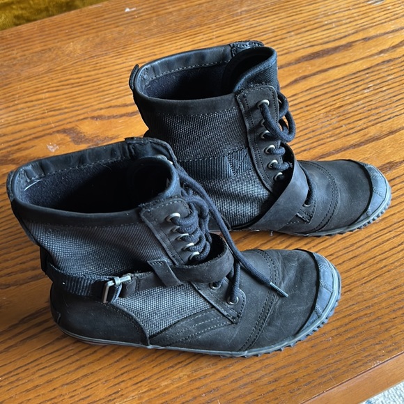 Sorel Women’s boot.  Super cute pull on boot - Picture 2 of 5